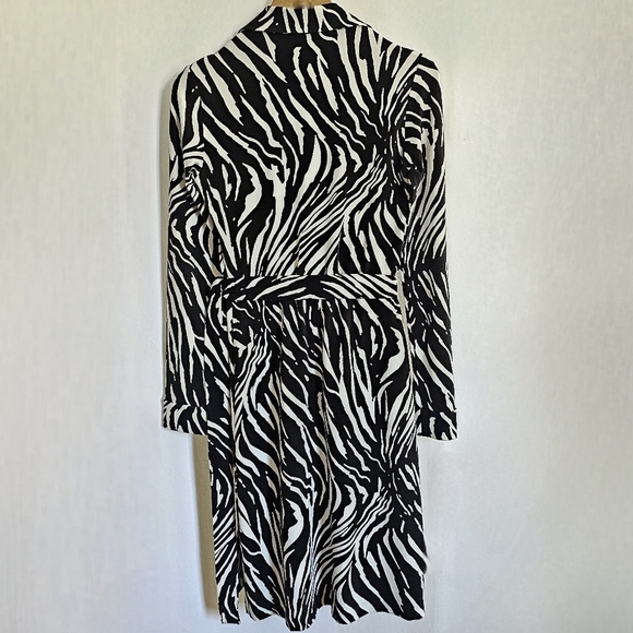Diane Von Furstenberg Black & White Long Sleeve Animal Print Midi Wrap Dress - Picture 3 of 16